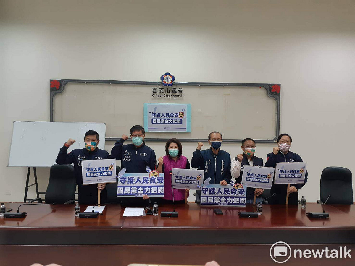 中國國民黨嘉義縣、市議會黨團今（11）日上午於嘉義市議會召開「守護人民食安，國民黨全力把關」記者會。 圖：蔡坤龍/攝