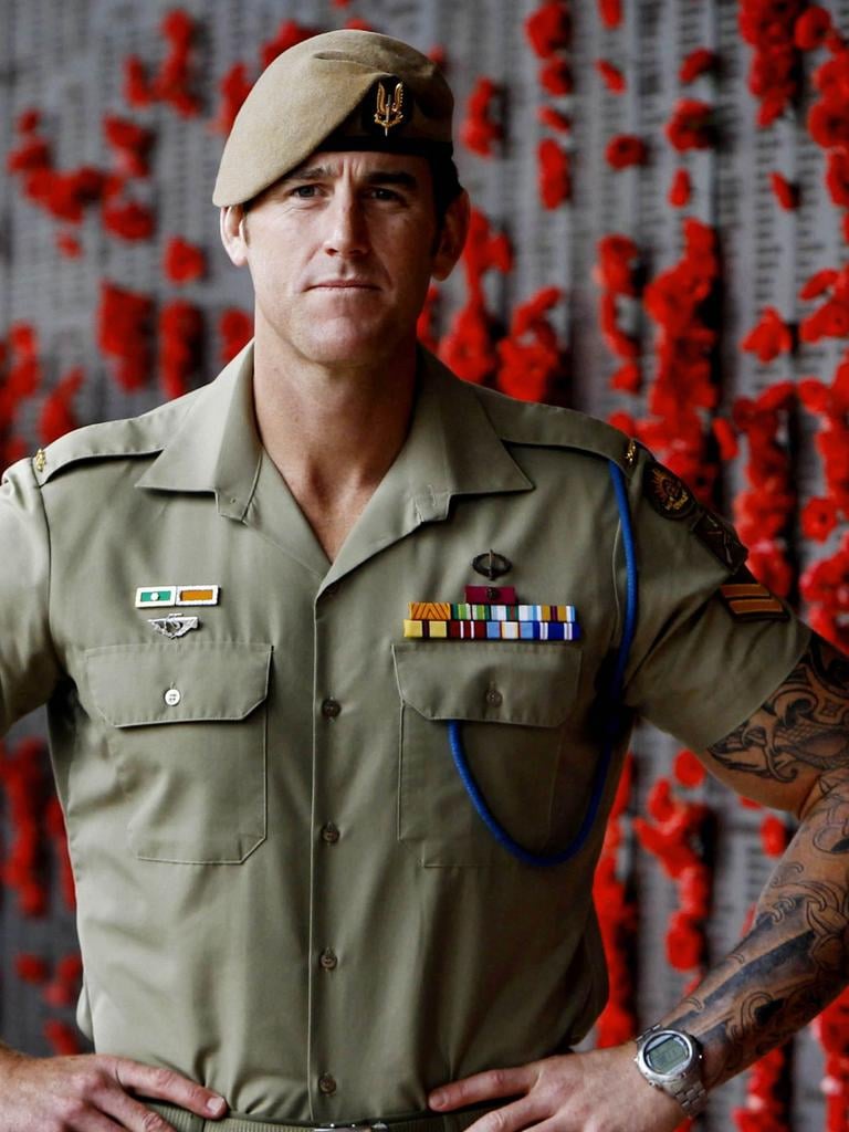 前澳洲陸軍空降特勤隊（SAS）老兵本·羅伯特-史密斯（Ben Roberts-Smith）遭指控於執行任務時處決一名阿富汗少年，並將該行為稱作「我見過最美妙的事情」。 圖 : 翻攝自臉書