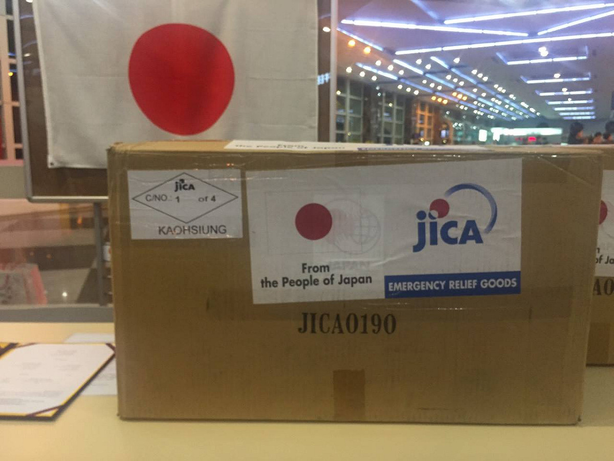 為協助台南地震災情，日本官方首批救援物資已抵台。 圖：翻攝自賴清德臉書