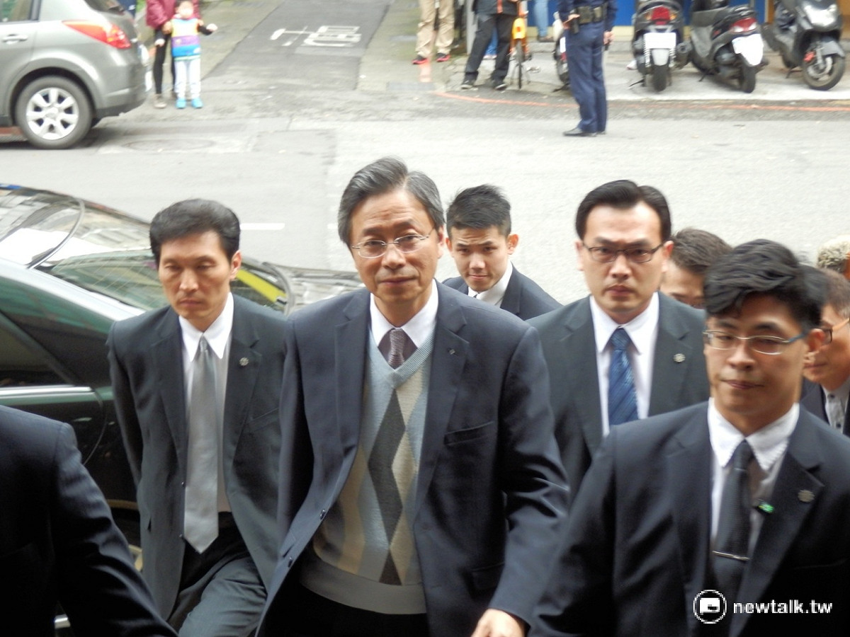 行政院長張善政（左二）19日說，至立法院備詢難免緊張，但會把每個黨都當成工作夥伴來談。 圖：新頭殼資料照片