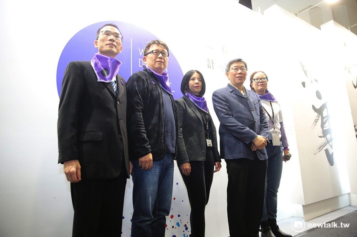 台北市文化局長謝佩霓18日下午和台北市長柯文哲在世貿逛2016台北國際書展。 圖：劉奕霆/攝