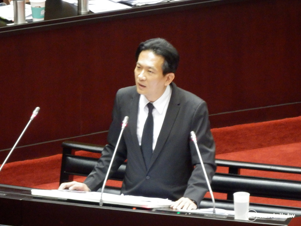 立法院交通委員會7日審查《公路法》，擬大幅調升裁罰金額，最高可達2500萬，民進黨立委林俊憲爆料指出，聽聞美方有人士為此來關切施壓。 圖：新頭殼資料照片