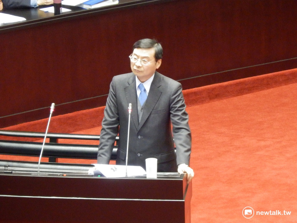 國民黨立委曾銘宗23日在立院質詢金管會主委王儷玲，針對週刊爆料中研院院長翁啟惠女兒翁郁琇持有生技股浩鼎3000張股票的爭議，曾銘宗表示：「若屬實，翁啟惠恐怕不是下台能解決。」 圖：新頭殼資料照片