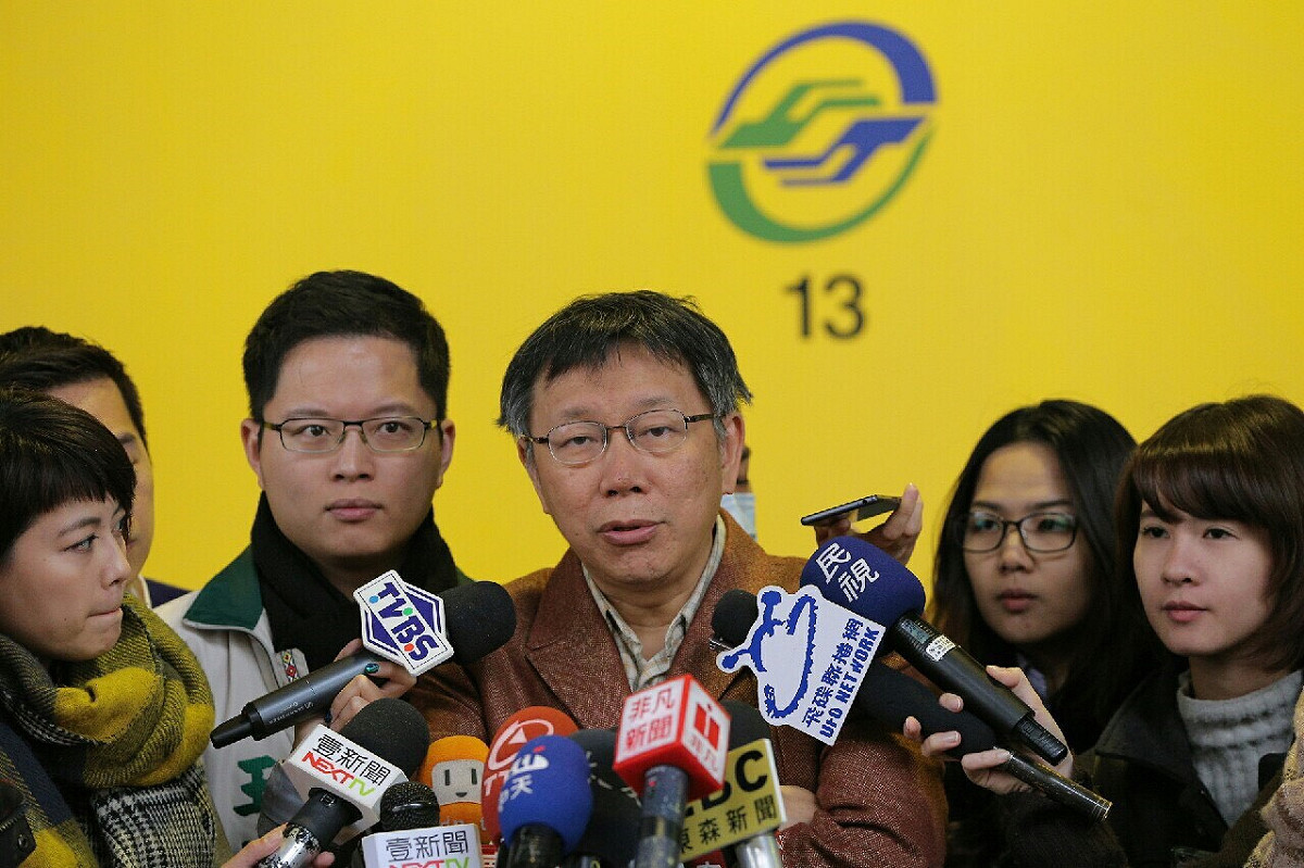 柯文哲20日下午視察台北捷運北投機廠，會後接受媒體訪問。 圖：台北市政府提供