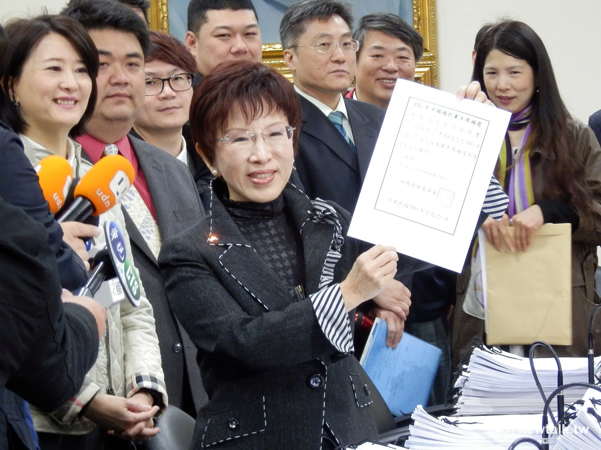 前立法院副院長洪秀柱22日下午完成黨主席補選登記。 圖：符芳碩/攝