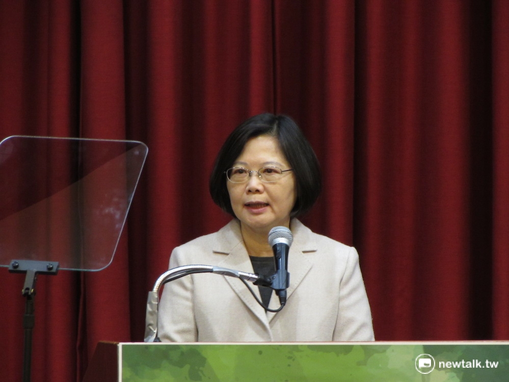 民進黨總統當選人蔡英文23日展開產業拜會行程，據了解，法規調整、產業轉型、勞工與環境議題的意見交換，都是蔡英文此行的重點。 圖：新頭殼資料照片