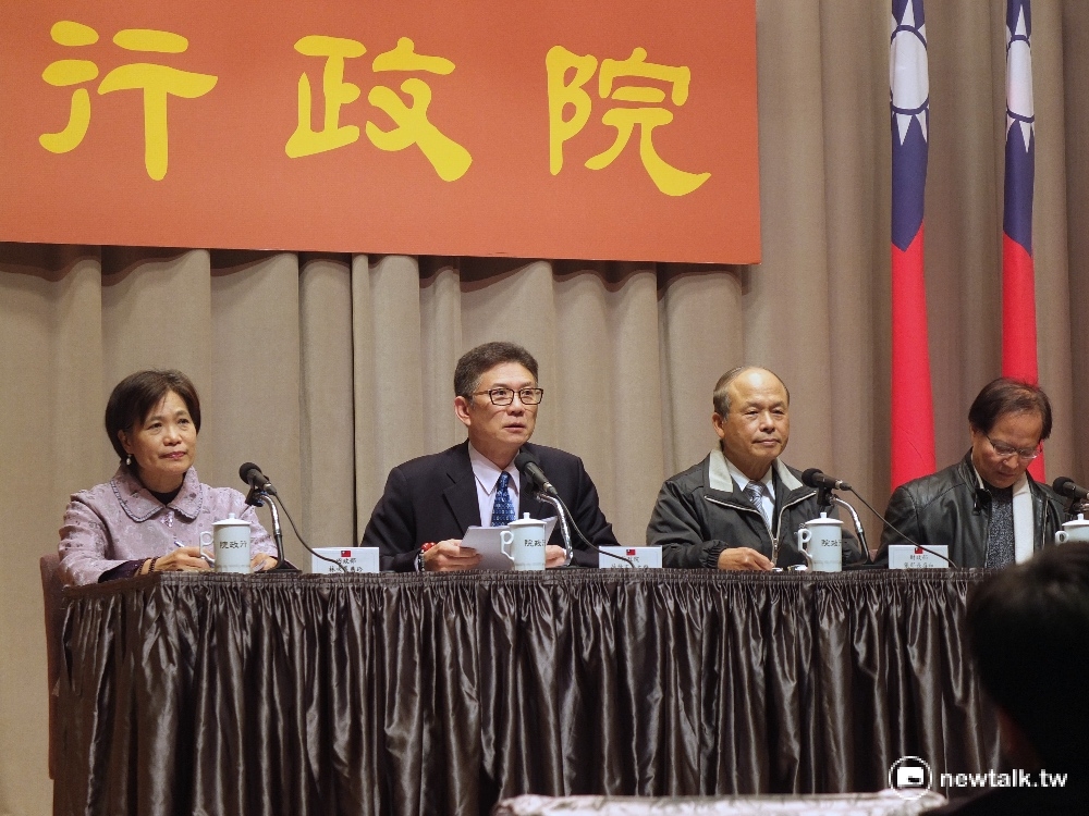 行政院發言人孫立群25日大嗆民進黨不尊重他們。 圖：翁嫆琄/攝