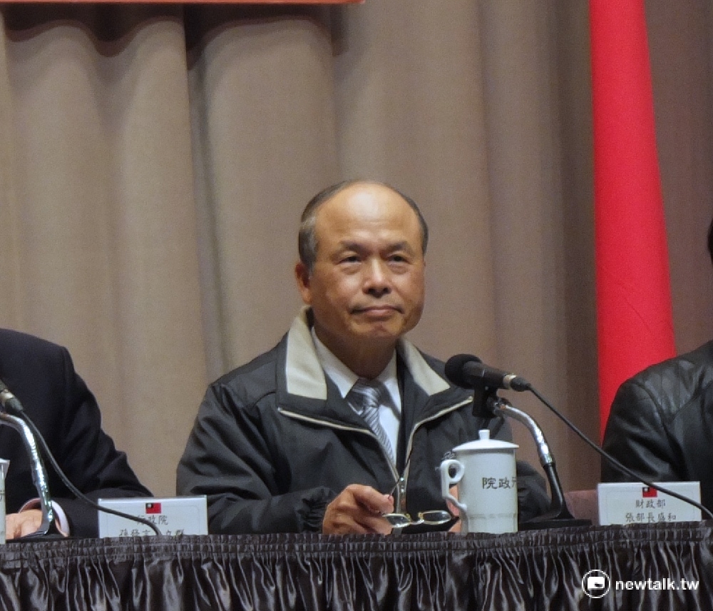 針對鴻海將收購夏普，財政部長張盛和表示樂觀其成。 圖：翁嫆琄/攝
