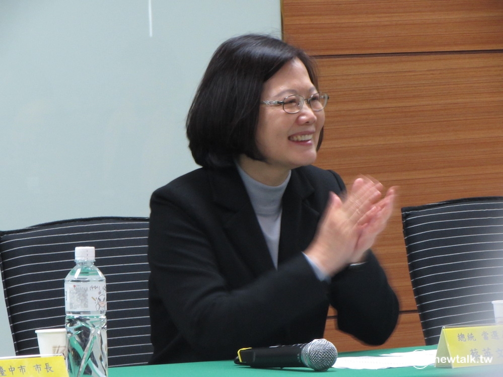 民進黨2日下午舉行中執會，會中中執委力勸總統當選人蔡英文520就職後，繼續兼任黨主席，蔡英文思考後同意。 圖：新頭殼資料照片