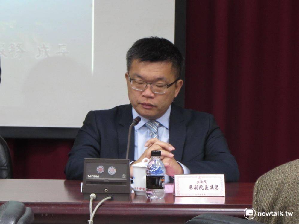 立法院副院長蔡其昌26日表示，中國外交部長王毅針對我國憲法的發言，是不是讓步還有待觀察，但尊重中華民國存在的事實，就是善意。
 圖：邱珮文/攝