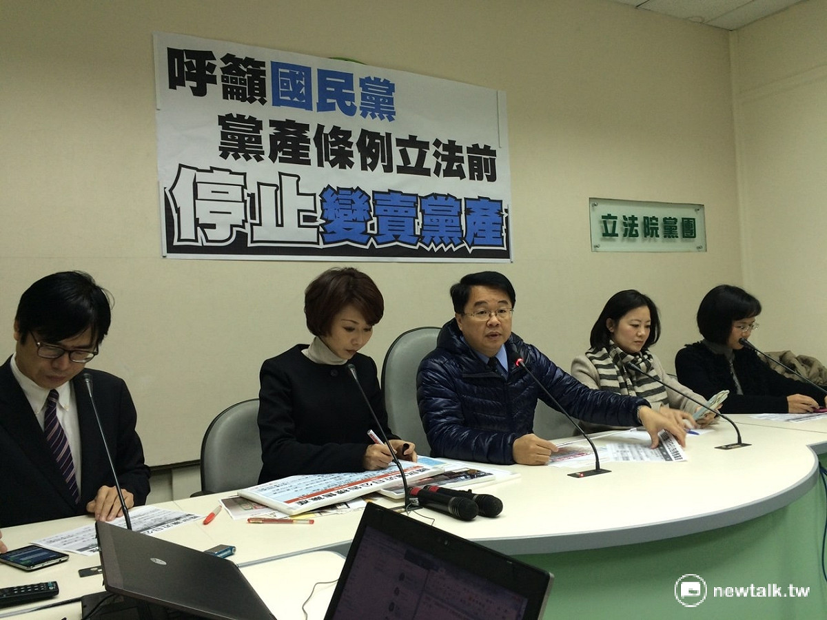 民進黨團幹事長吳秉叡26日說，盼時代力量總召徐永明尊重他黨的黨內事務。 圖：符芳碩/攝