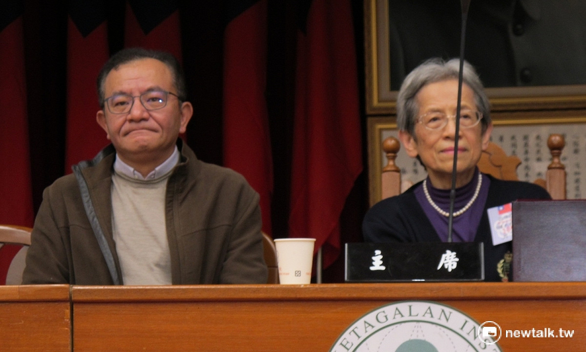 凱達格蘭學校校長張富美（右）與校友會會長高志鵬出席國會助理研習營開幕典禮。 圖：新頭殼資料照片