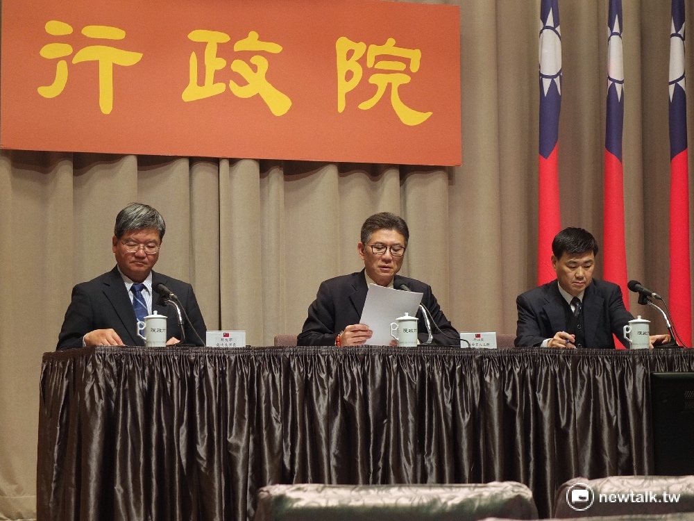 國發會表示，今年初以來，全球經濟慢速拖行，且不確定性因素增加。圖為行政院會後記者會。 圖：翁嫆琄/攝