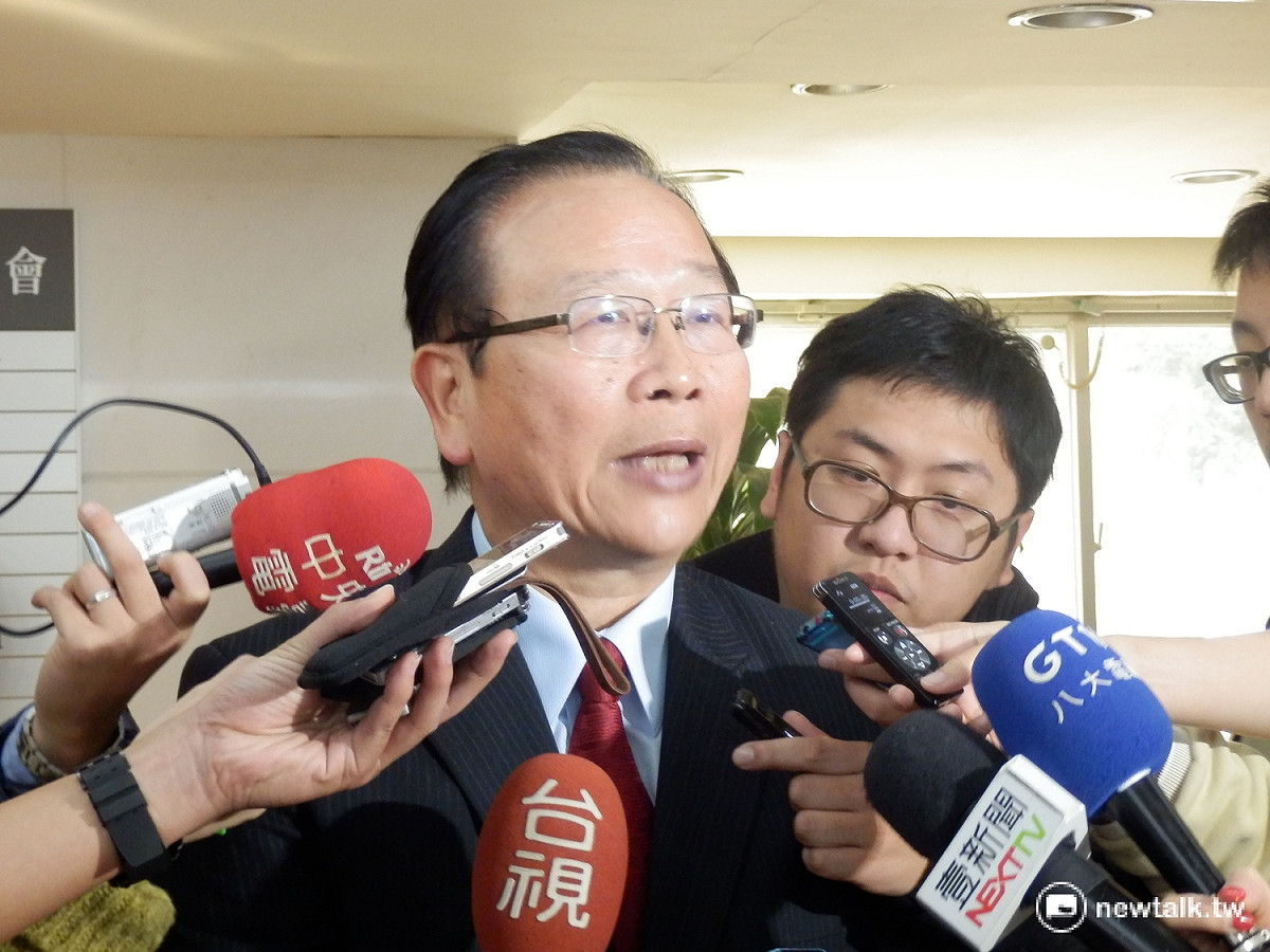 國民黨團3日召開黨團大會，會後由書記長林德福受訪。 圖：符芳碩/攝
