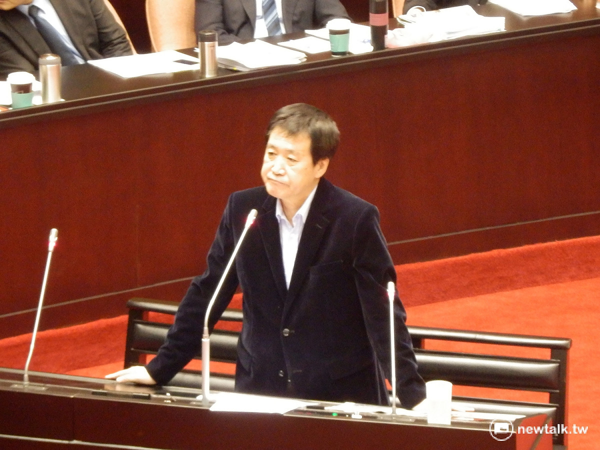 國民黨立委費鴻泰4日質疑，民進黨立委或時代力量版的兩岸協議監督條例通過後，會沒人敢上談判桌。 圖：符芳碩/攝