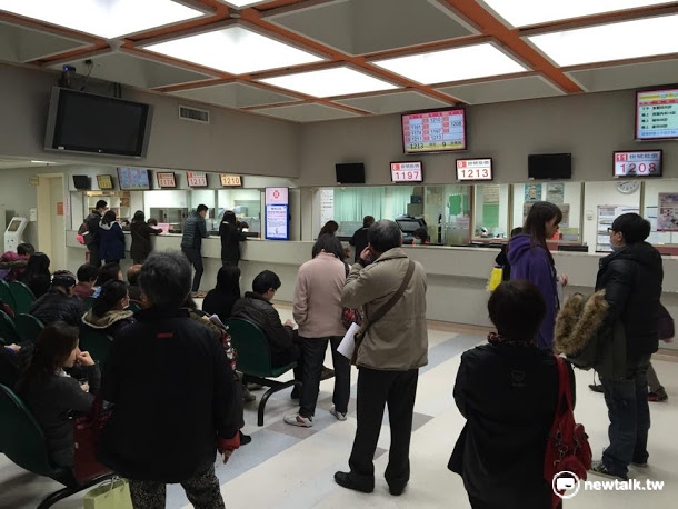 這波流感凶猛又威力強，已造成84人死亡，死亡人數已超過當年SARS的73人。民眾若有發燒症狀應及早到醫院看病、做快篩。 圖：新頭殼資料照片