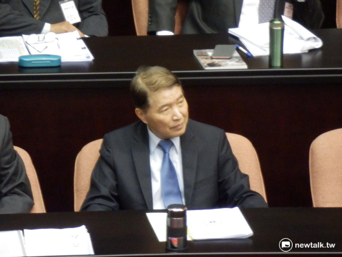 國防部長高廣圻8日表示，若北檢查出國防部在憲兵搜索案涉疏失，他會負政治責任。 圖：符芳碩/攝
