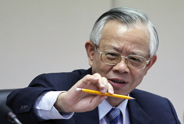 央行總裁彭淮南曾斷然關閉NDF業務阻止國際炒家炒作新台幣，因而讓新台幣匯率躲過金融危機而一戰成名，但20年過後，彭淮南至今仍堅持，任內不會開放國內銀行承作NDF。 圖：達志影像/路透社資料照片