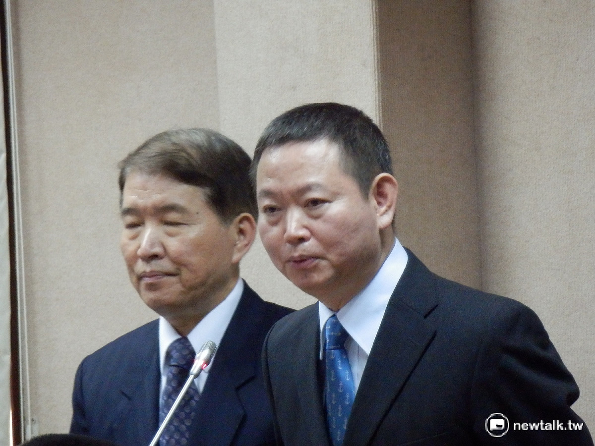 國防部政戰局長聞振國9日坦承，是安全總隊以買普洱茶的名義約魏先生出來，但他強調，安全總隊沒有進入魏宅。 圖：符芳碩/攝