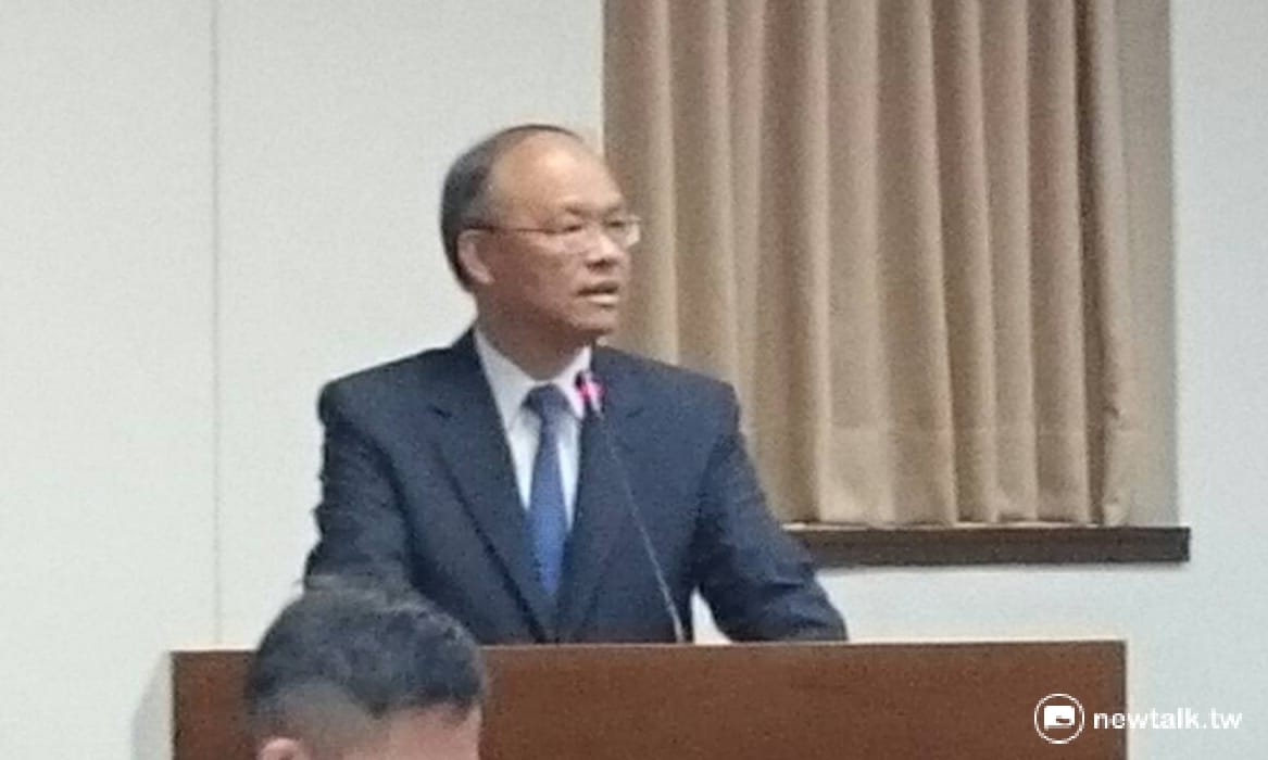 經濟部長鄧振中9日在立法院經濟委員會表示，如果立法院會通過暫緩審議中嘉，經濟部就會遵守。 圖：林朝億/攝