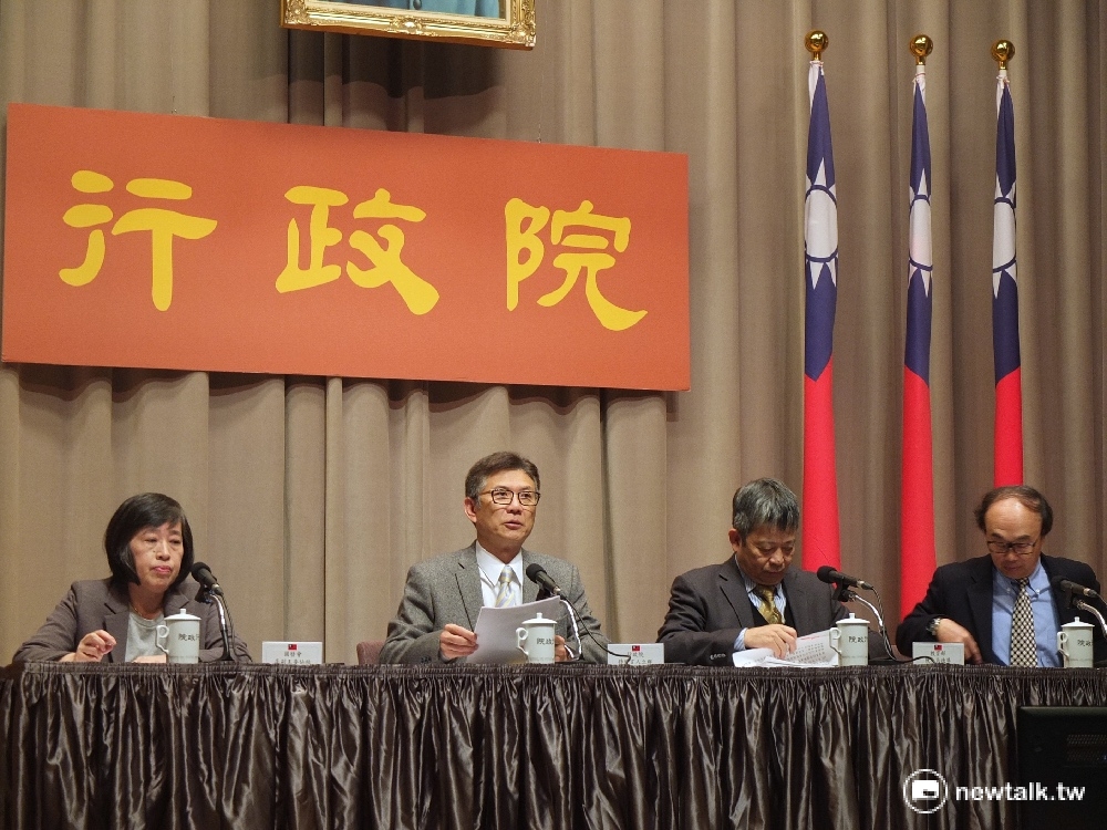 行政院10日表示，建築物用含爐渣的混凝土建造並非負面，而是正面的。 圖：翁嫆琄/攝
