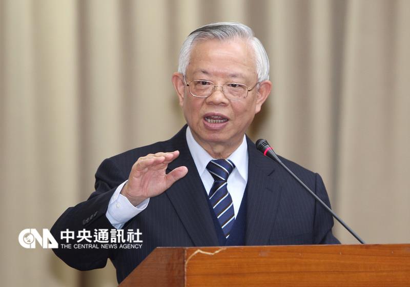 前行政院長陳冲批評央行談負利率不是「真議題」，但央行總裁彭淮南10日在備詢時表示，尊重陳冲的看法。 圖：中央社