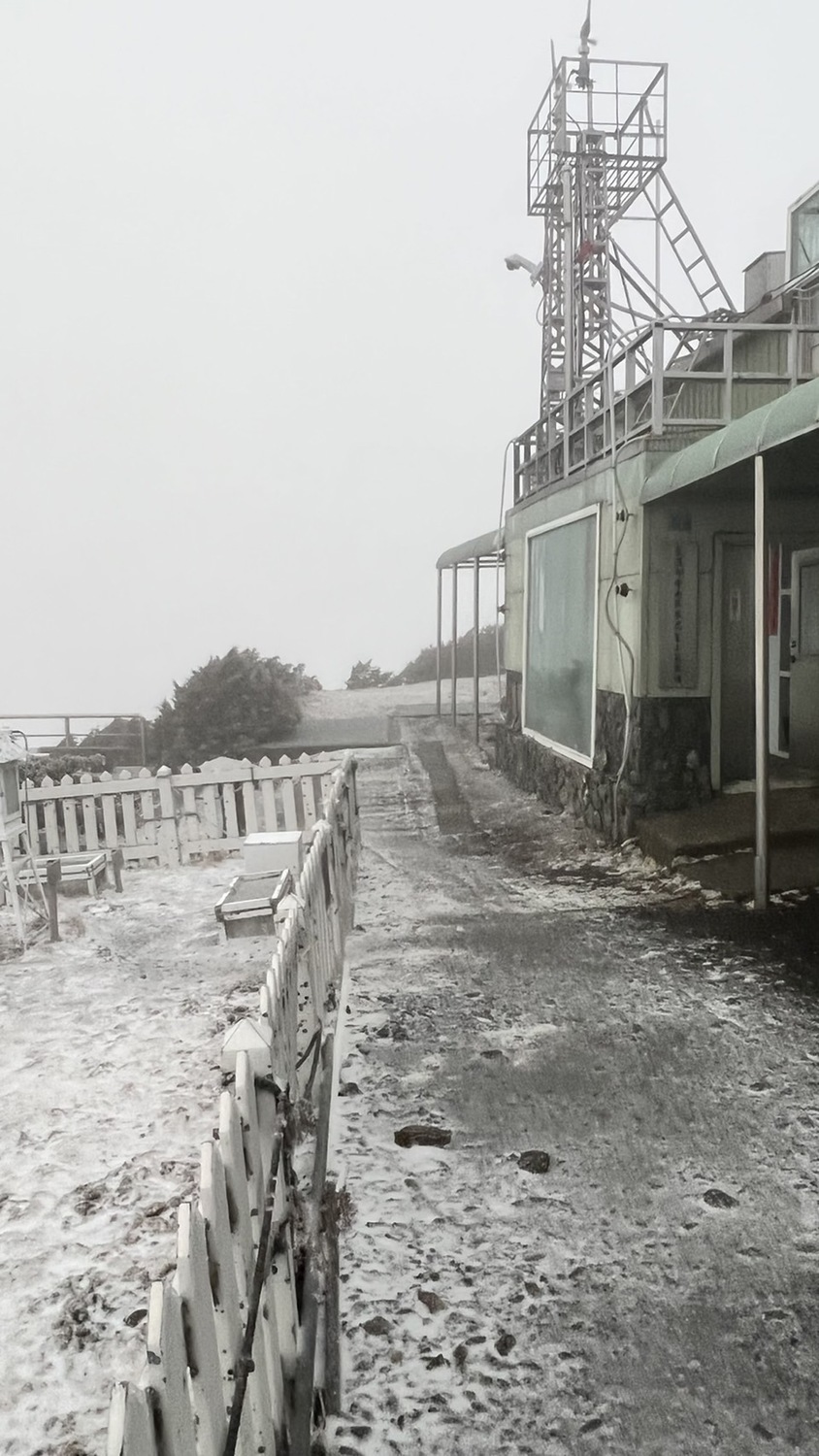 玉山今日早晨下雪50分鐘。 圖：中央氣象局／提供