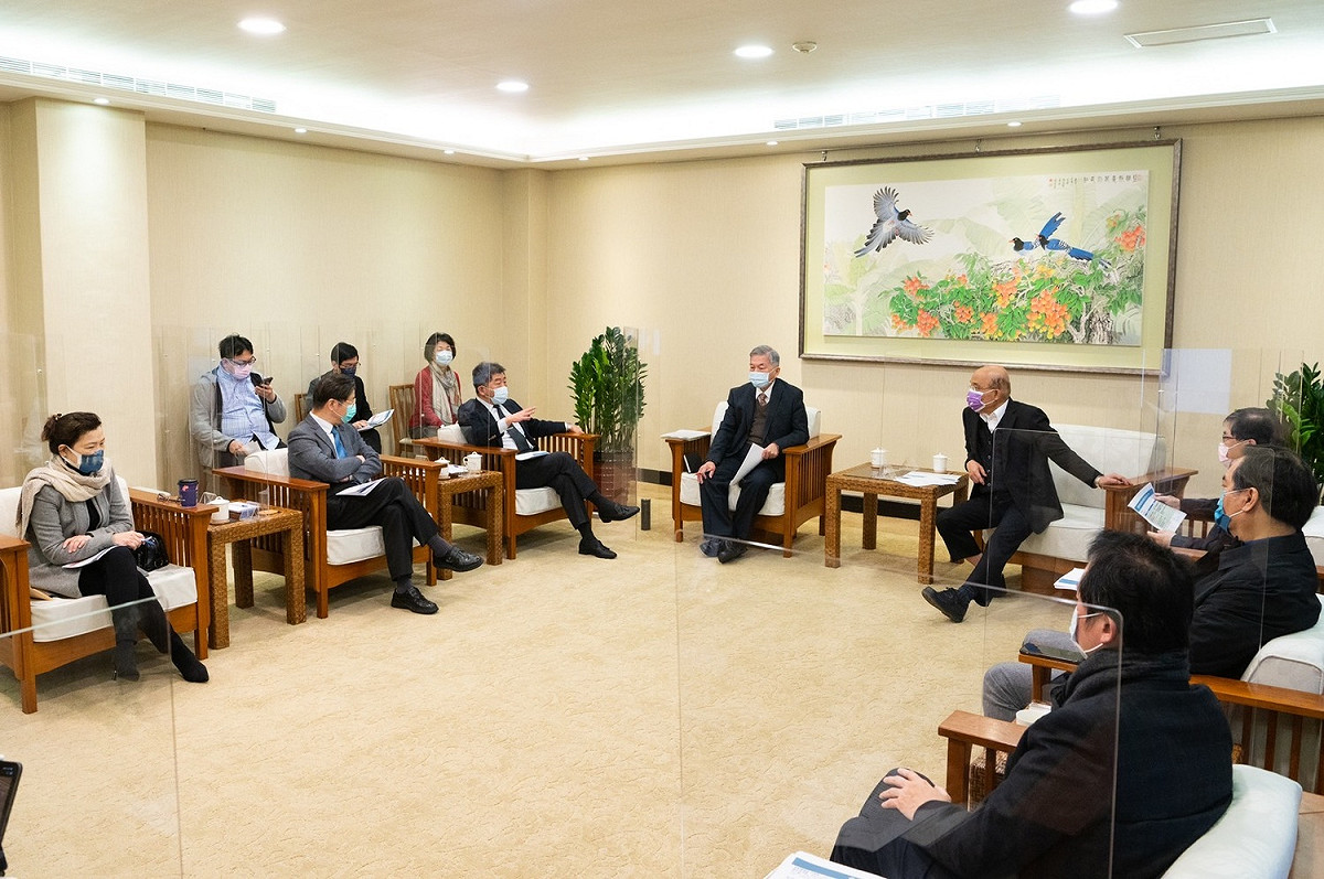 行政院長蘇貞昌今（14）日上午8時召開擴大防疫會議。 圖：行政院提供