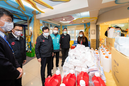 桃園市疫情趨緩，市長鄭文燦今天視察八德區瑞恩帝兒桃德幼兒園的防疫物資。 圖：桃園市政府新聞處官網。
