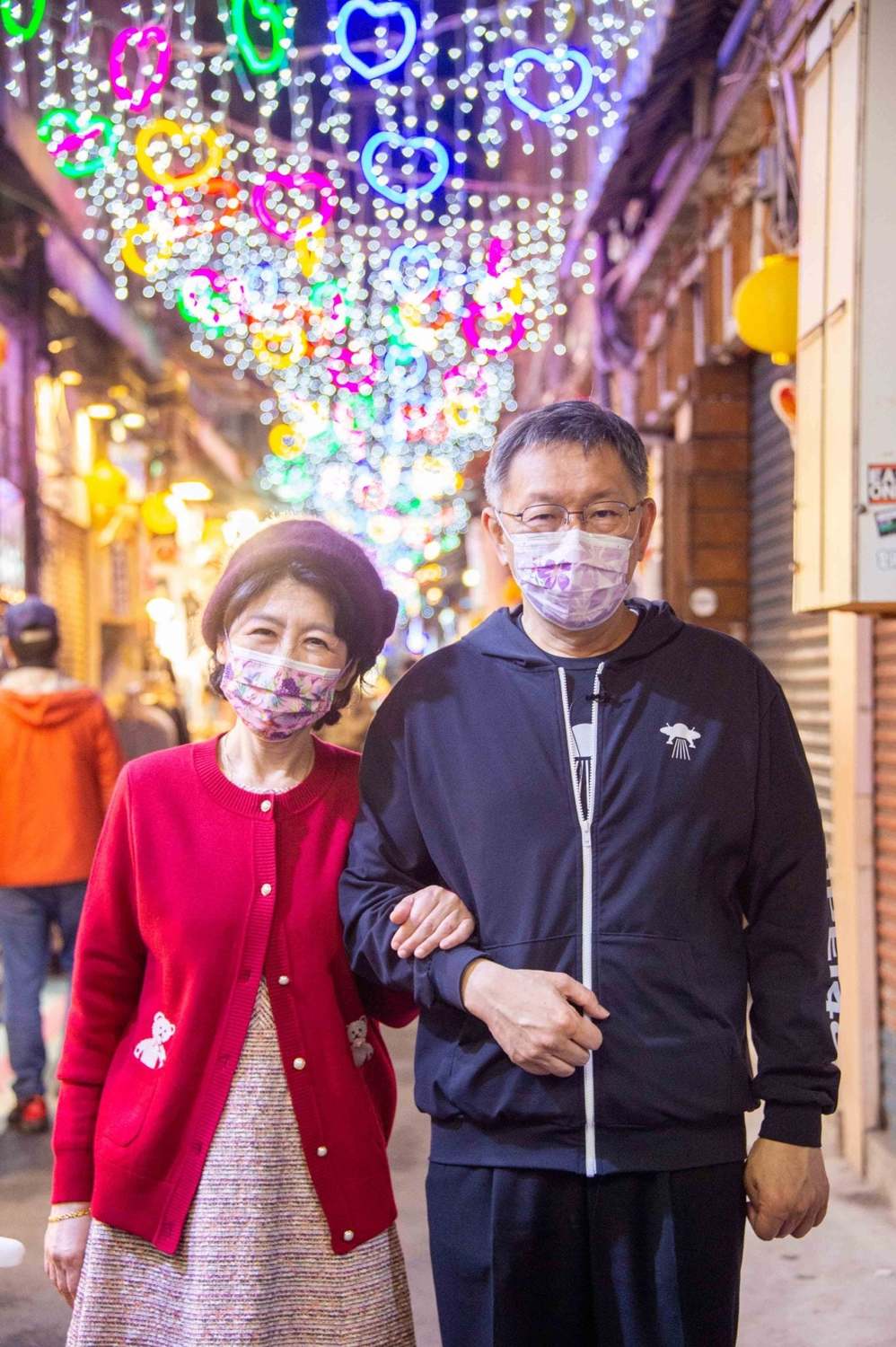 陳佩琪情人節PO照「放閃」 曝柯文哲「最愛」士林夜市蚵仔煎