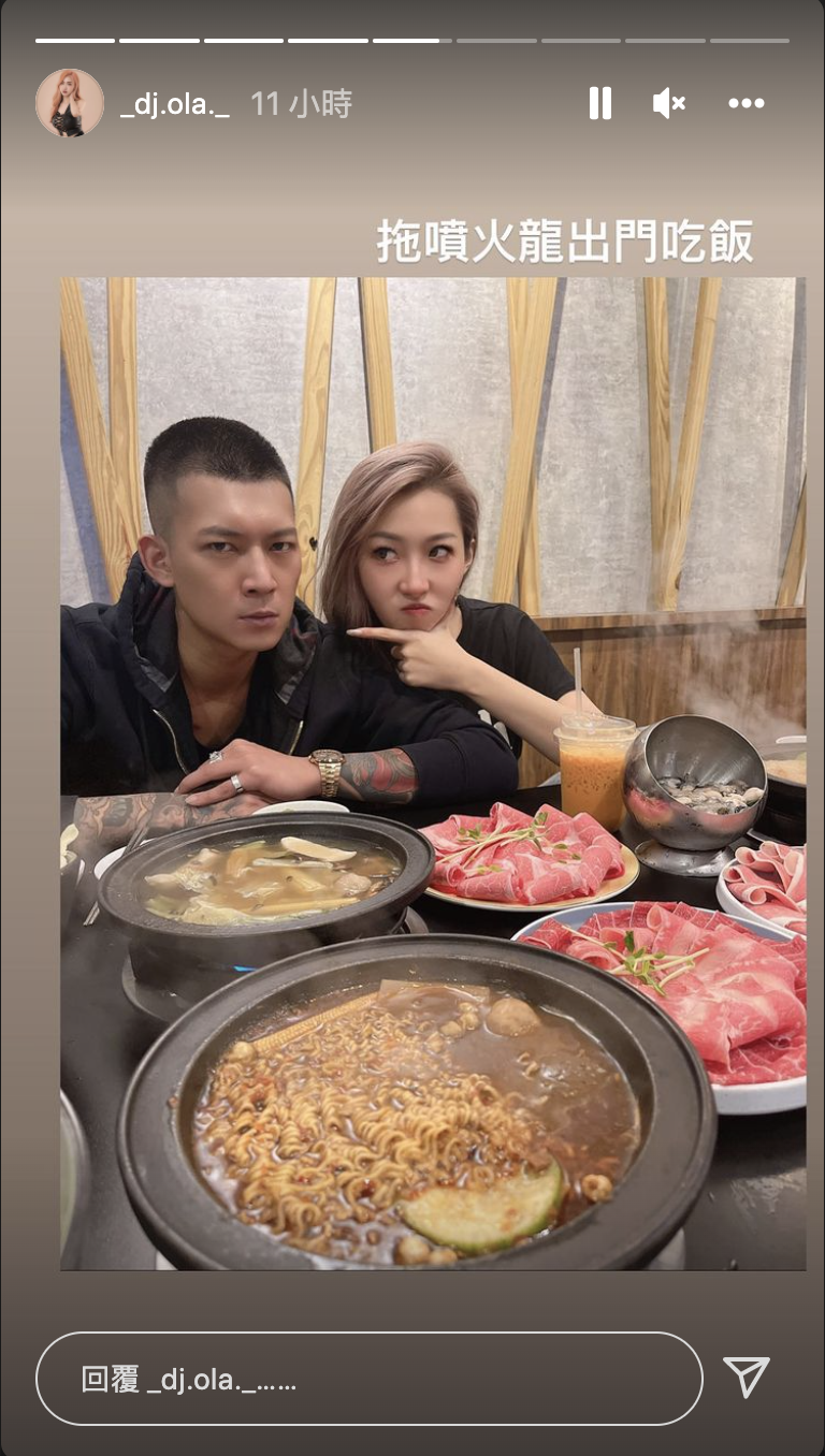 歐菈硬拖鳳梨出門吃大餐。 圖：翻攝自歐菈IG(@_dj.ola._)