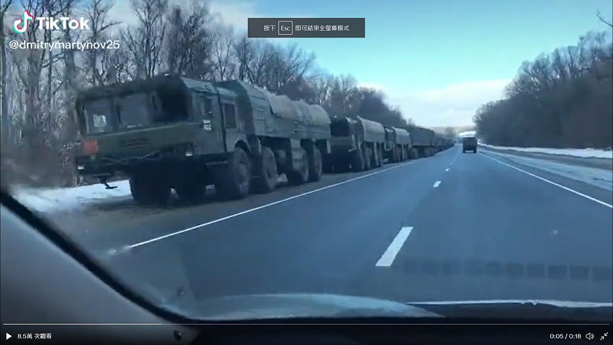圖為伊斯坎德爾-M短程彈道導彈車隊的移動。 圖：擷取自@GirkinGirkin的TikTok