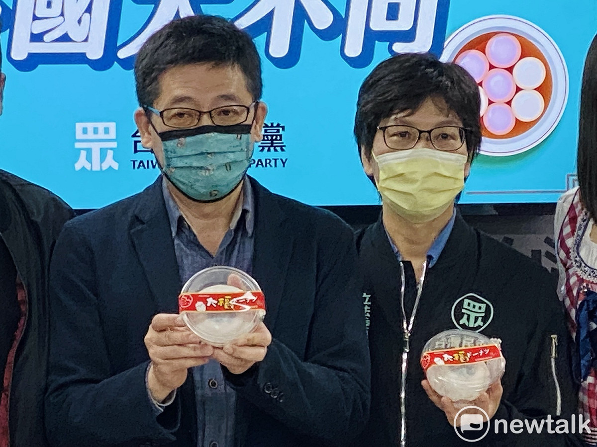 民眾黨立委蔡壁如（右）、民眾黨秘書長謝立功（左）。 圖：周煊惠 / 攝