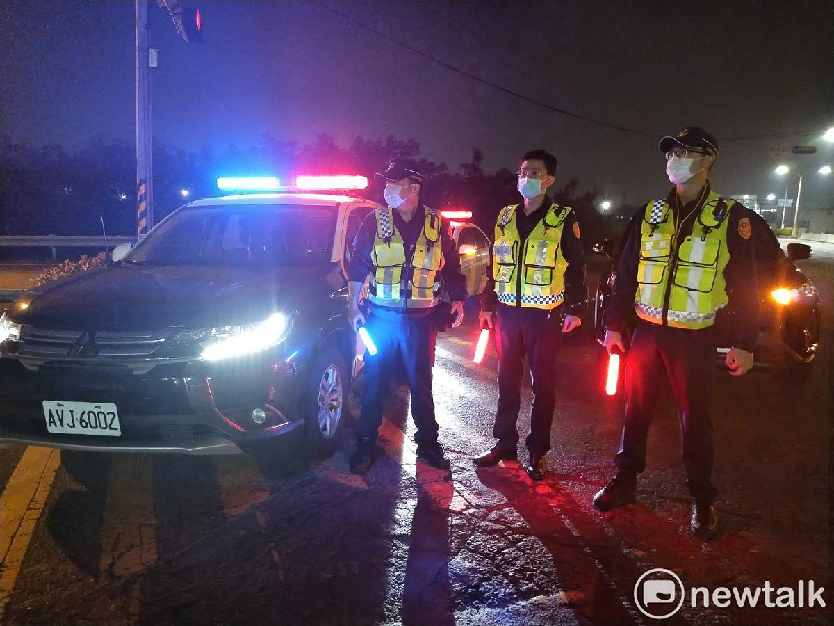 台南市警察局強調，將持續實施「科技建警」、「偵防並重」等策略，除在犯罪查緝運用大數據分析等科技工具，針對日新月異的犯罪手法強力打擊，更在交通工作上就重點項目精準執法，以持續為台南市的治安、交通嚴格把關，與市府團隊共同營造幸福宜居的城市。 圖：台南市警察局提供（資料照）
