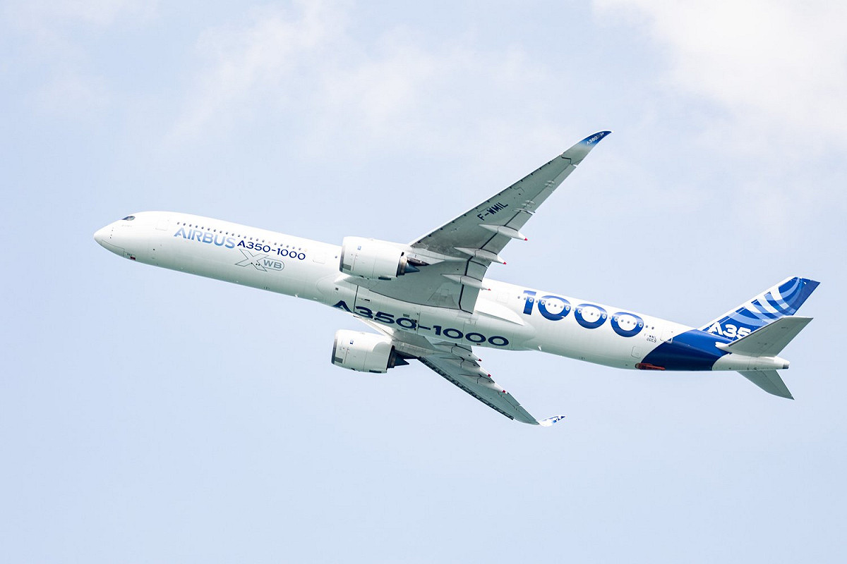 新加坡航空展，「空中巴士」(Airbus)派出A350-1000新型客機參與飛行表演。 圖：翻攝Singapore Airshow推特