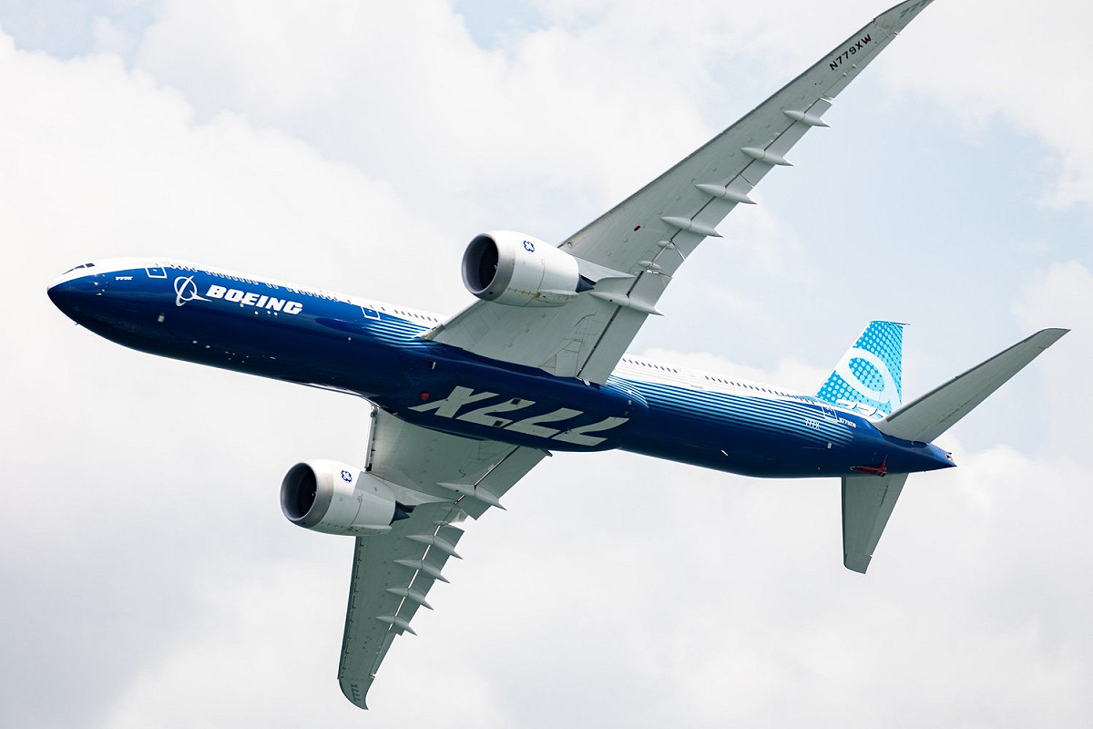 新加坡航空展，「波音」(Boeing)派出B777-X新型客機參與飛行表演。 圖：翻攝Singapore Airshow推特