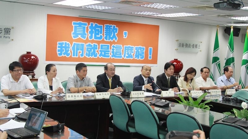 2012年民進黨召開記者會，痛批馬政府不修正財劃法，但民進黨執政後未修正該法。 圖：翻攝自蘇貞昌臉書（2012.07.20）