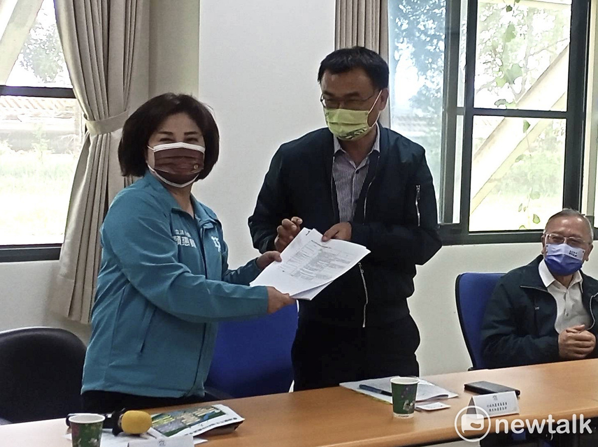 農委會召開「臺灣蘭花產業發展座談會，由農委會主委陳吉仲主持，賴惠員當場提出業者爭取多年的10項基礎設施改善工程，總計經費約3.74億元。 圖：黃博郎／攝