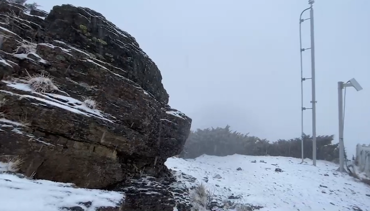 玉山雪白景色。 圖：中央氣象局／提供（資料照）