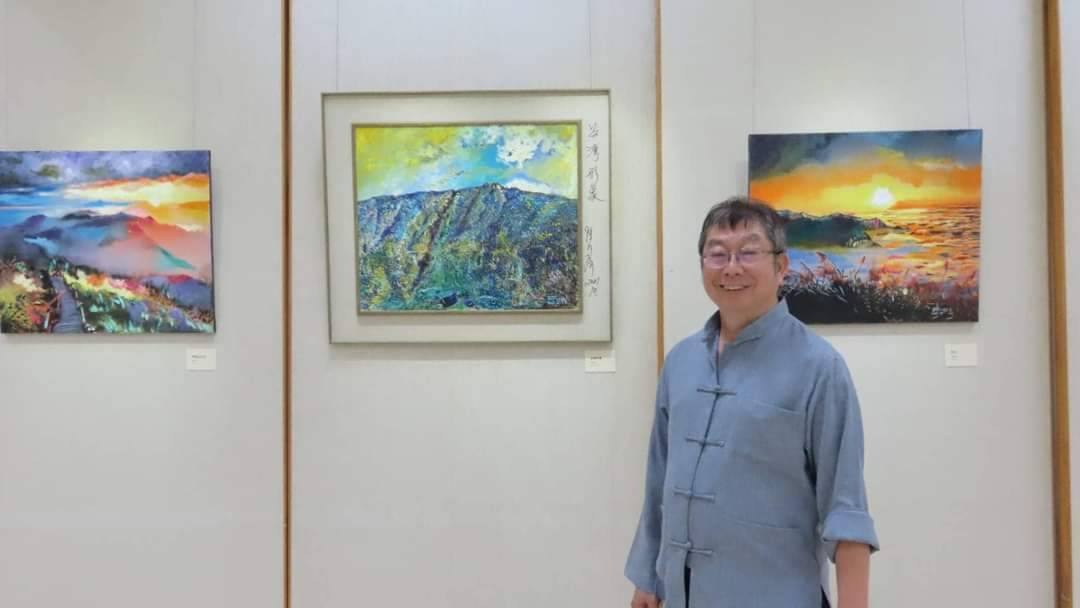 知名建築師羅榮源與其畫作。 圖 : 羅榮源 / 提供