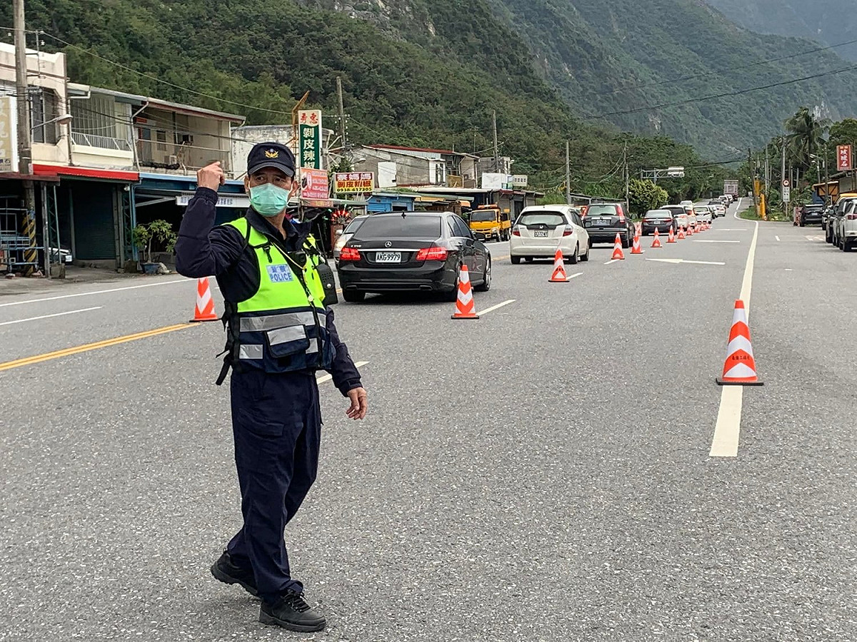 公路總局表示，端午連假期間，預估蘇花路廊南下最大車流量將出現在6/3（圖為蘇花崇德管制站）。 圖：翻攝自花蓮縣警察局新城分局臉書