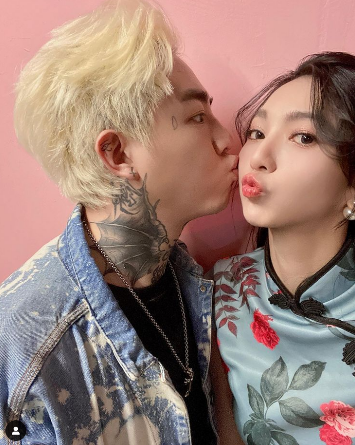 莉婭(右)與謝和弦(左)。 圖：翻攝自莉婭IG