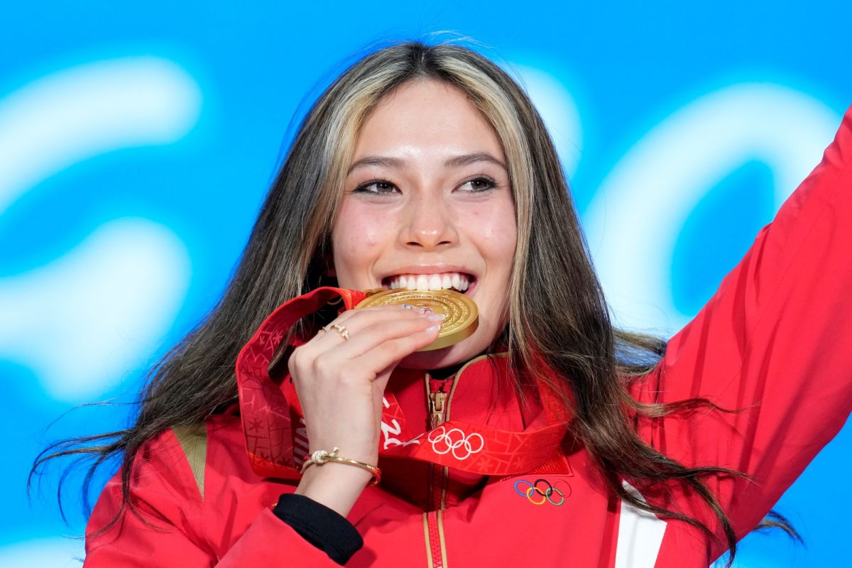 在美國出生的18歲滑雪選手谷愛凌，代表中國在北京冬奧奪金，本屆包辦2金1銀為史上第一人。 圖／美聯社／達志影像