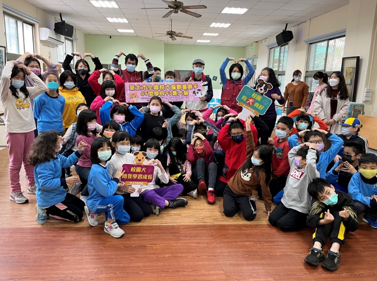 三峽成福國小喜迎校犬「麻糬（台語）」。 圖：新北市動保處提供