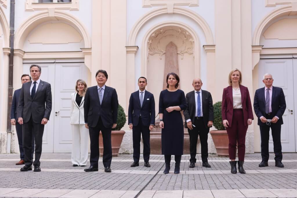 G7外長們警告：「犯下戰爭罪的人，包括無差別對平民使用武器的人，將被追究責任。」 圖：翻攝推特 (資料照)