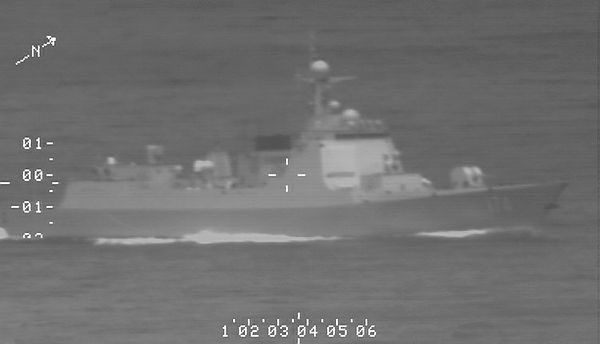 中國052D型飛彈驅逐艦「合肥艦(舷號174)」17日航經澳洲北部與新幾內亞南部之間的海域，傳出以雷射光照射澳洲國防軍P-8A「海神式」海上巡邏機。 圖：翻攝 Andrew Greene推特