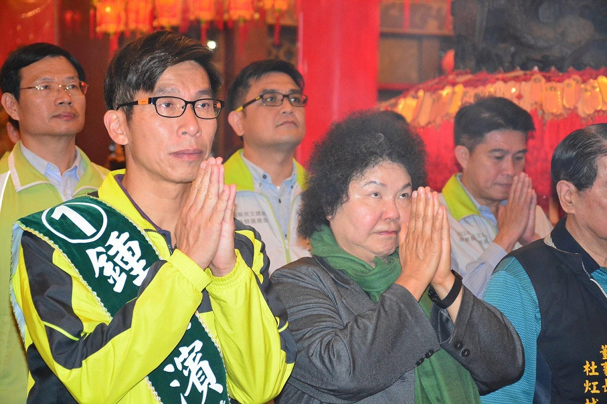 對於「大菊為重」批評，鍾佳濱強調，台灣有意參選民代的年輕後輩，不應用諷刺方式賺取政治聲量。 圖:鍾佳濱辦公室提供
