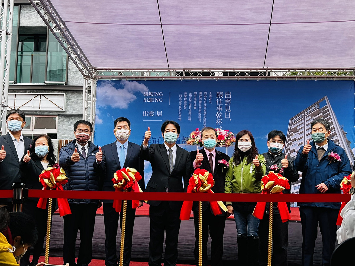 「台南市維冠金龍大樓都市更新重建案」今（22）日舉辦謝土暨完工典禮，副總統賴清德及內政部次長陳宗彥均親自出席。 圖：內政部提供