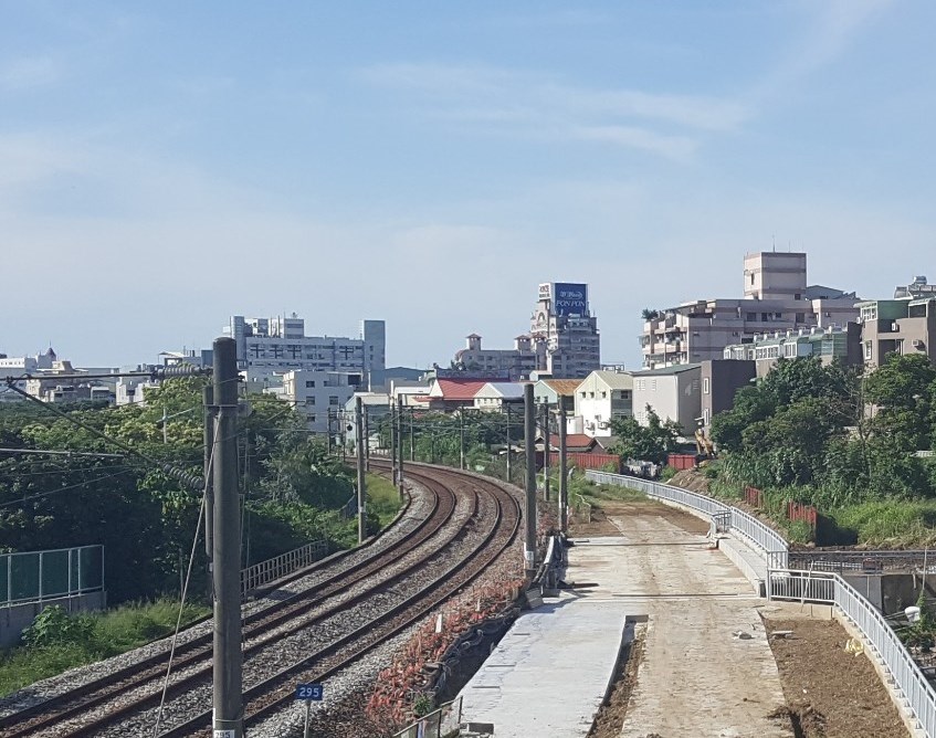 配合嘉義鐵路高架化工程切換臨時軌，台鐵表示，3月部分時段列車將停駛或延誤（圖為嘉義站北側臨時軌）。 圖：交通部鐵道局／提供