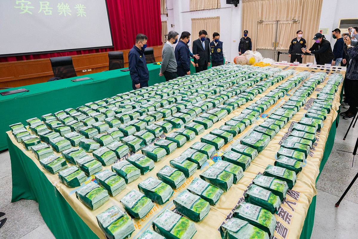 屏東縣警局偵破一起384公斤K他命走私案。 圖：擷取自潘孟安臉書